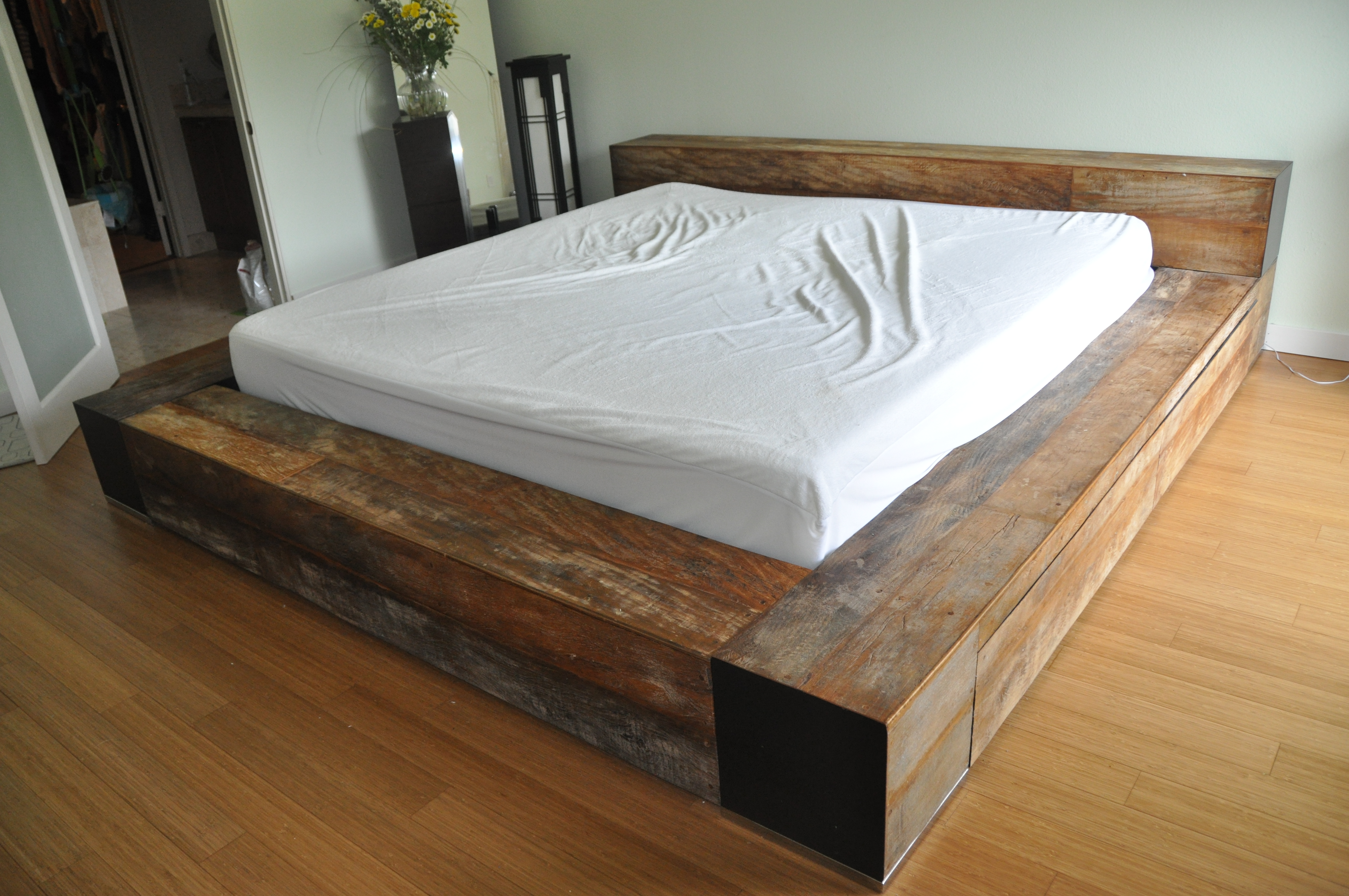 Environment Furniture Luxury Reclaimed Wood Platform Bed 